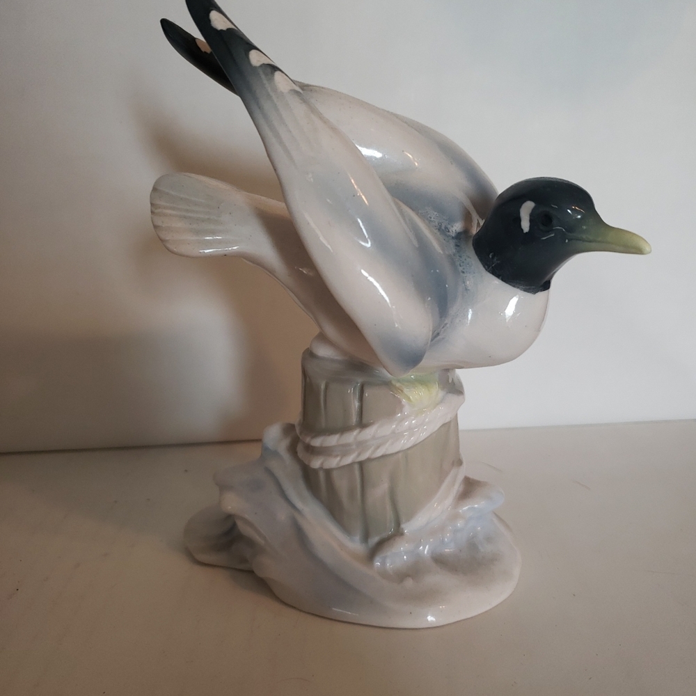 Enesco Japan Figurine Bird Seagull Beach Decor White Gray 8” Tall